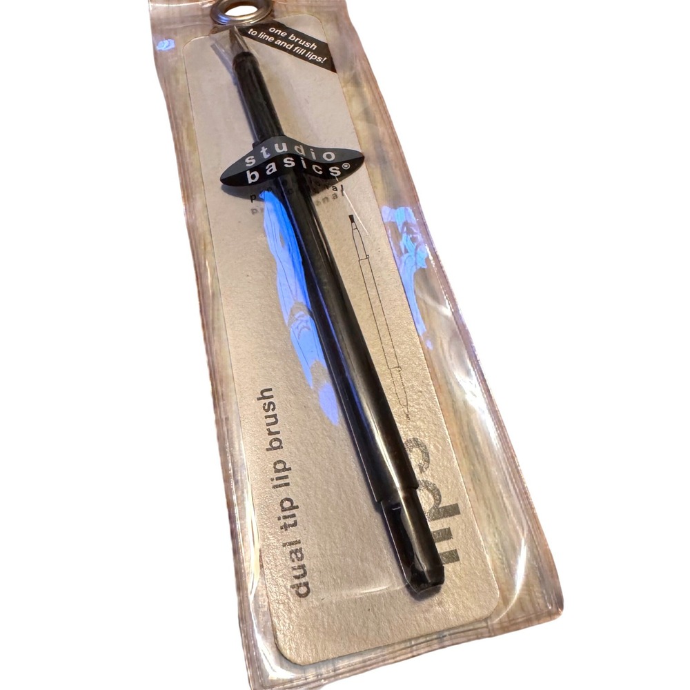 $3 BUNDLE ITEM NWT Studio Basics Dual Tip Lip Brush Retractable Makeup Tool